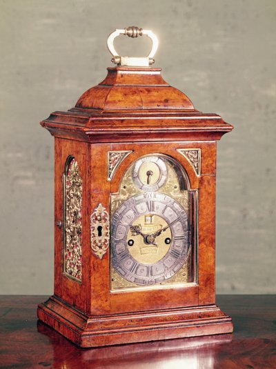 Orologio da tavolo, cassa impiallacciata in noce con montature in argento dorato, di David Hubert (fl.1714-48), c.1725 da English School